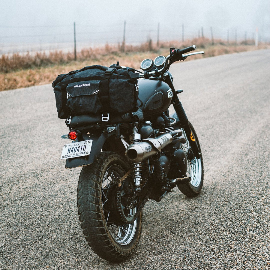 Front view of a 25L Speedway Tail Bag mounted to a Scrambler.